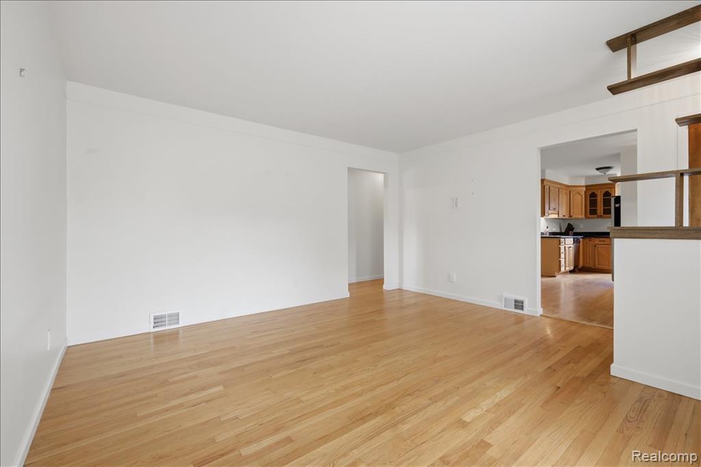 28146 Park Court, Madison Heights, MI 48071 — Photo 11
