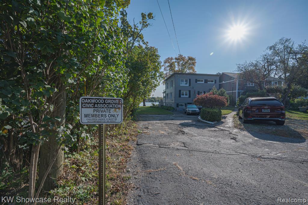 8621 OAKSIDE Avenue, Commerce Twp, MI 48382 — Photo 34