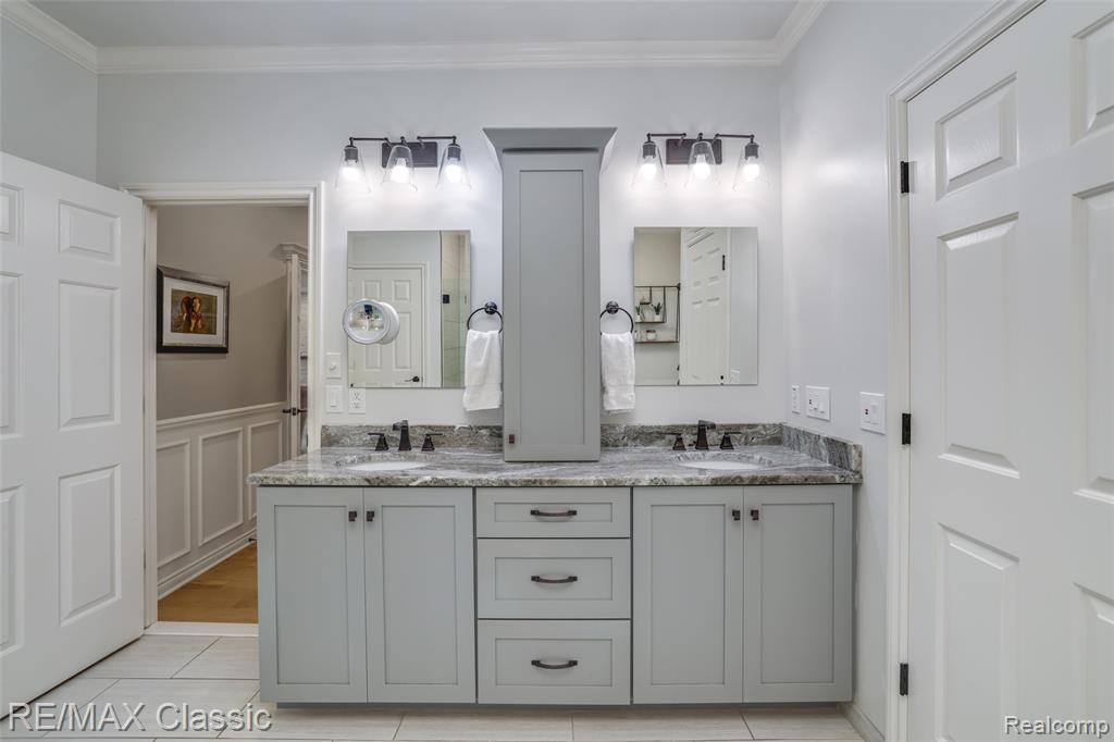 18438 Clairmont Circle E, Northville, MI 48168 — Photo 38