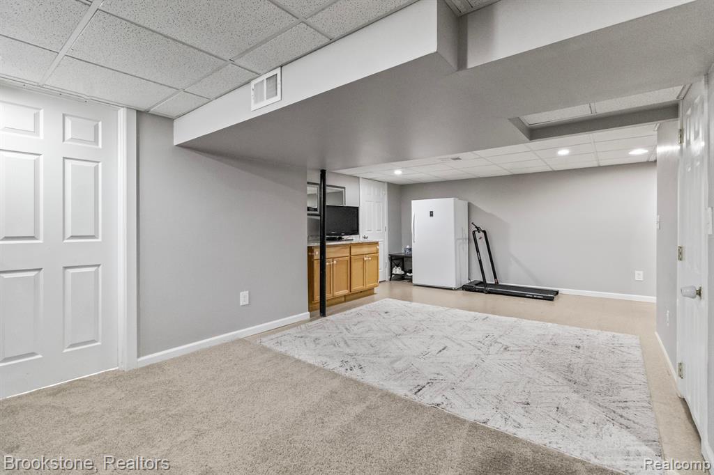 42838 FREEPORT Drive, Sterling Heights, MI 48313 — Photo 42