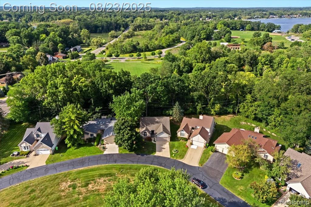 5770 Point Of The Woods Drive, West Bloomfield, MI 48324 — Photo 30