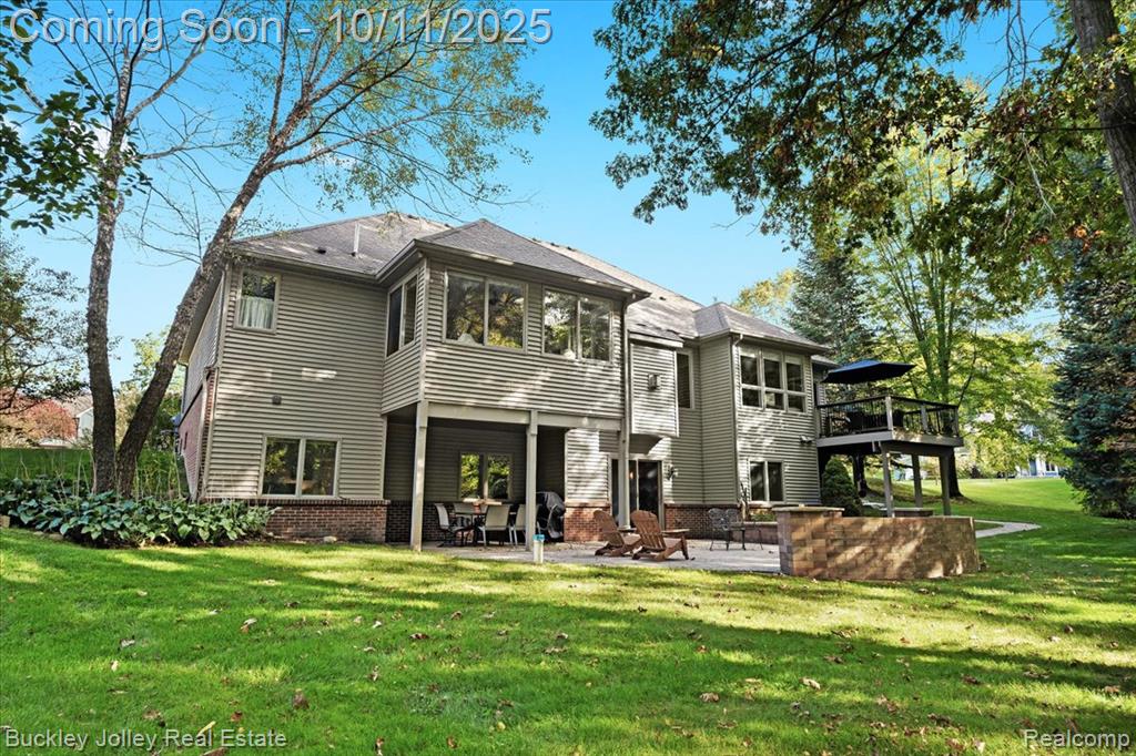9430 Sheltering Oaks Drive, Brighton, MI 48114 — Photo 35