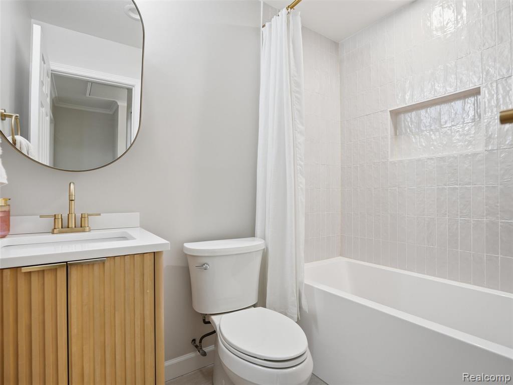 1690 Ledbury Drive, Bloomfield Hills, MI 48304 — Photo 38
