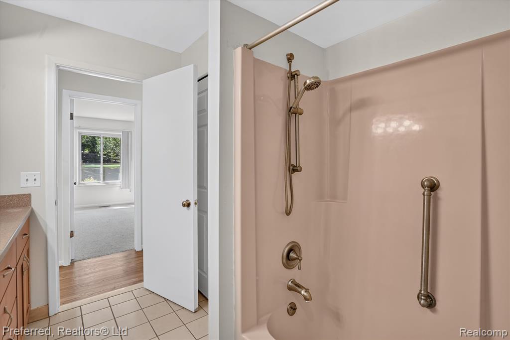 5524 Lawrence Court, Pinckney, MI 48169 — Photo 27