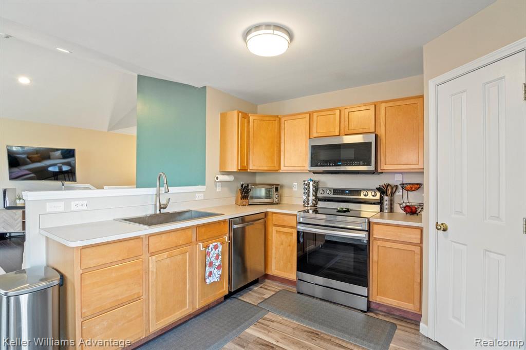 3938 RADCLIFF Drive, Canton, MI 48188 — Photo 13