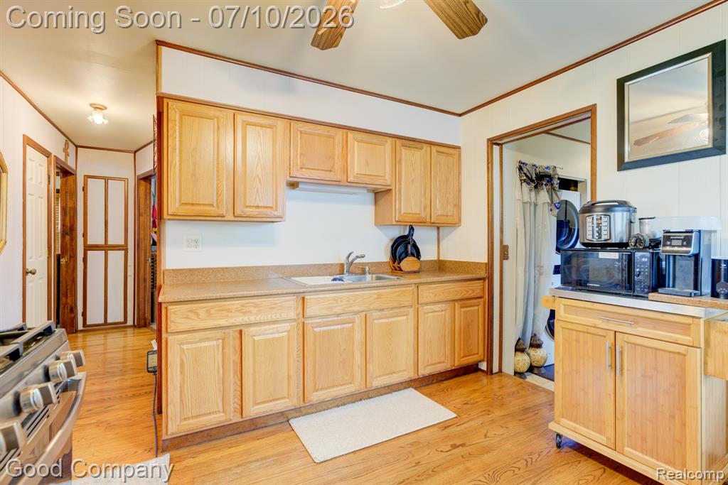 520 E Hudson Avenue, Madison Heights, MI 48071 — Photo 8