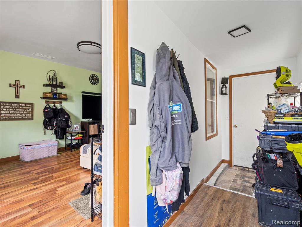 10196 HEGEL Road, Goodrich Vlg, MI — Photo 7