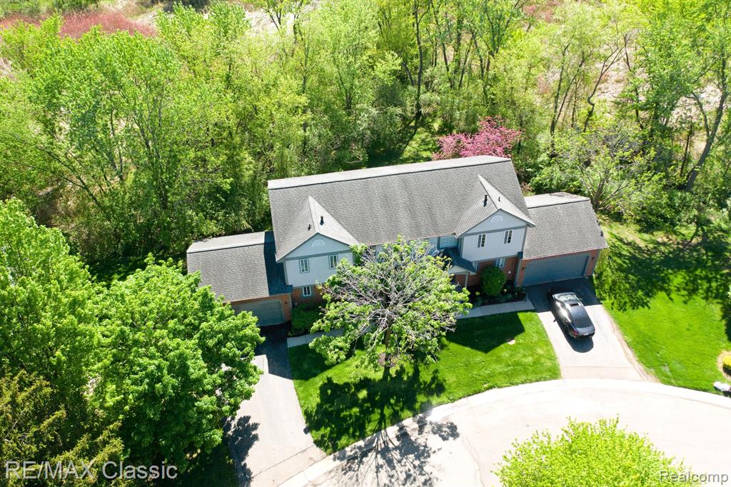 587 Winwood Circle, 20, Walled Lake, MI 48390 — Photo 3
