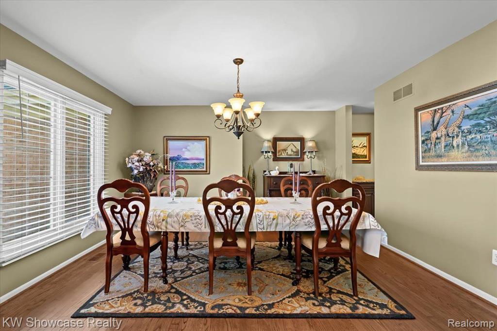 54771 GRENELEFE Circle E, South Lyon, MI 48178 — Photo 10