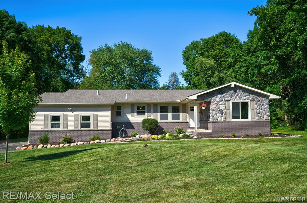 2456 N Tipsico Lake Road, Hartland, MI 48353 — Photo 58