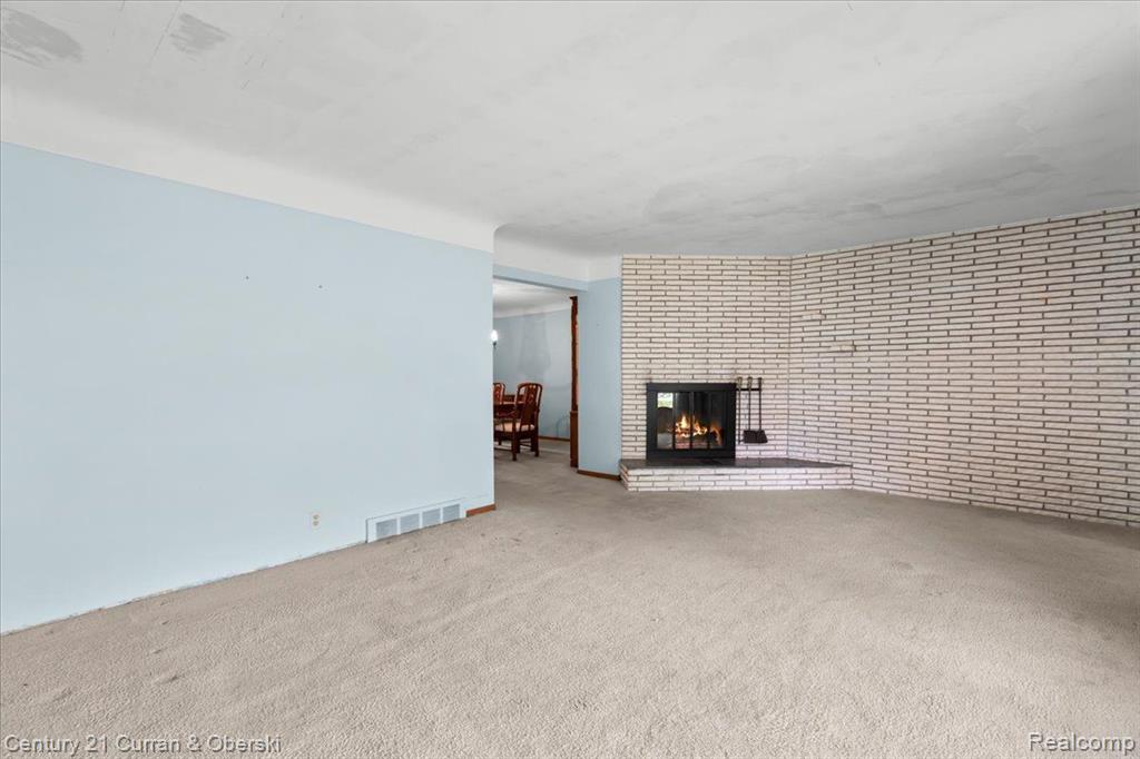 5987 CAMPUS Drive, Dearborn Heights, MI 48127 — Photo 10