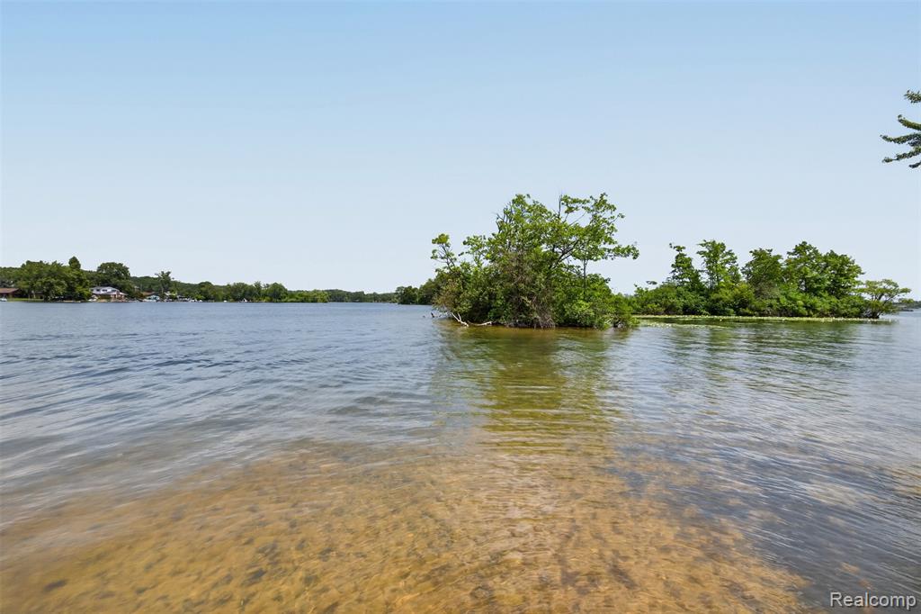 VAC Island on Pontiac Lake, White Lake, MI — Photo 3
