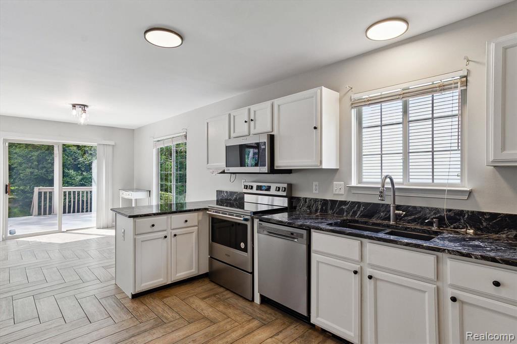 5496 MICHAEL Drive, Ypsilanti, MI 48197 — Photo 17