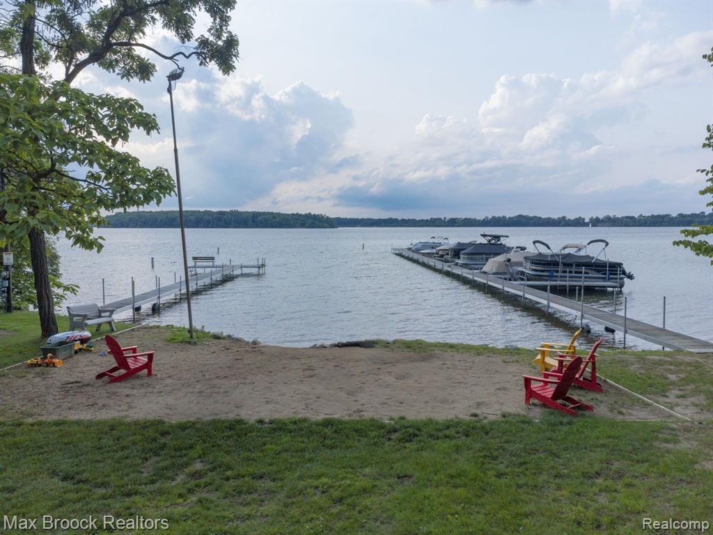 4053 HARBOR VISTA Drive, Orchard Lake Village, MI 48323 — Photo 17