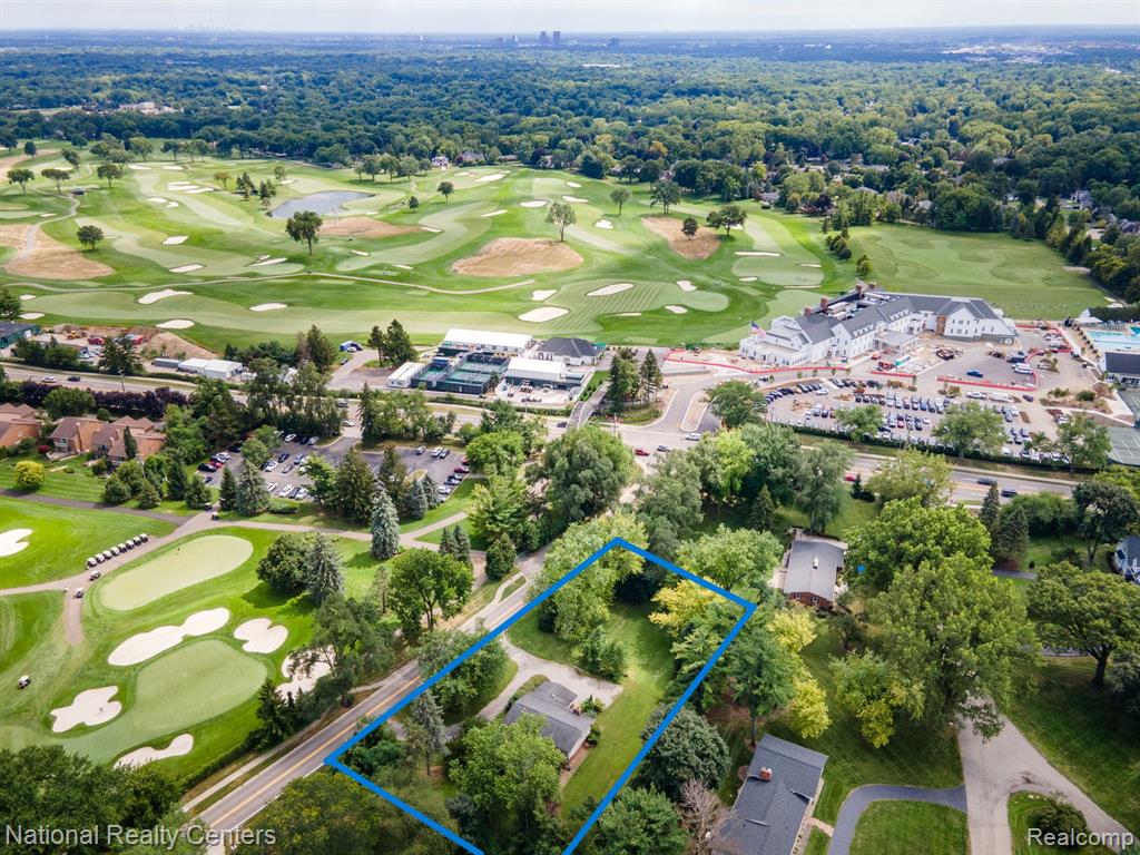 6450 Gilbert Lake Road, Bloomfield Hills, MI 48301 — front exterior