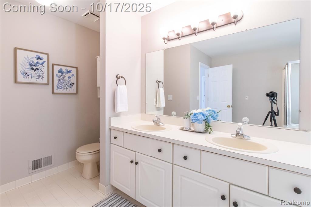 4070 Blue Heron Drive, Auburn Hills, MI 48326 — Photo 41