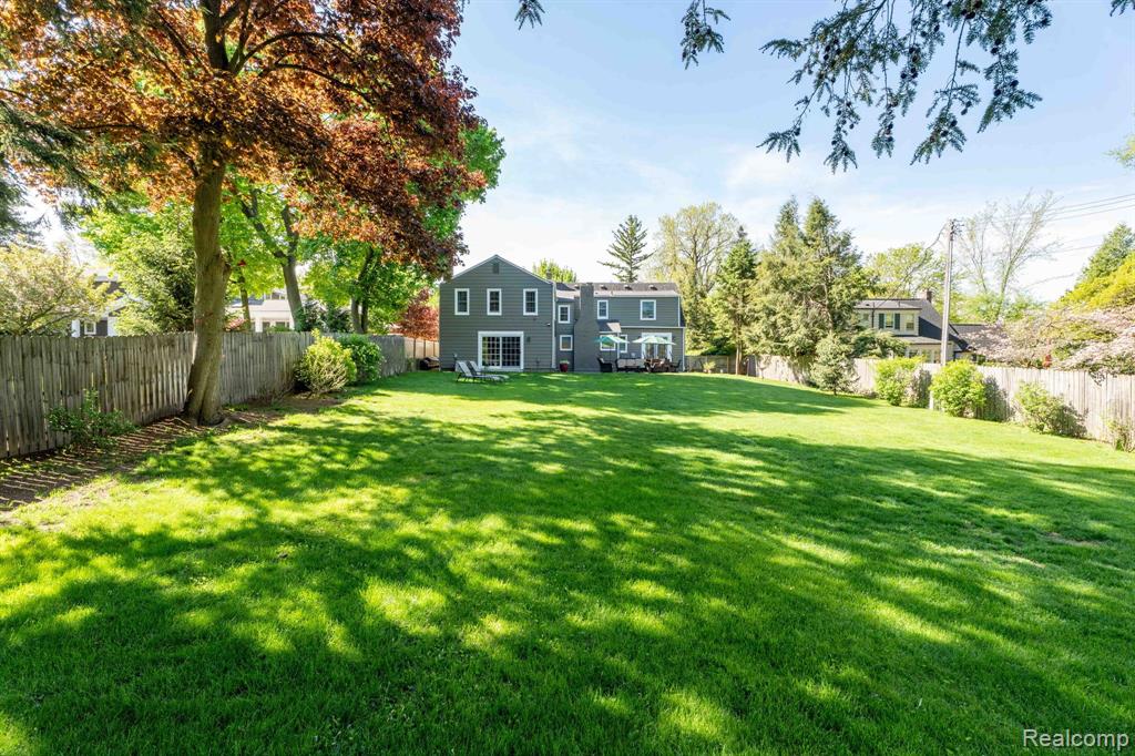 950 W LINCOLN Street, Birmingham, MI 48009 — Photo 9
