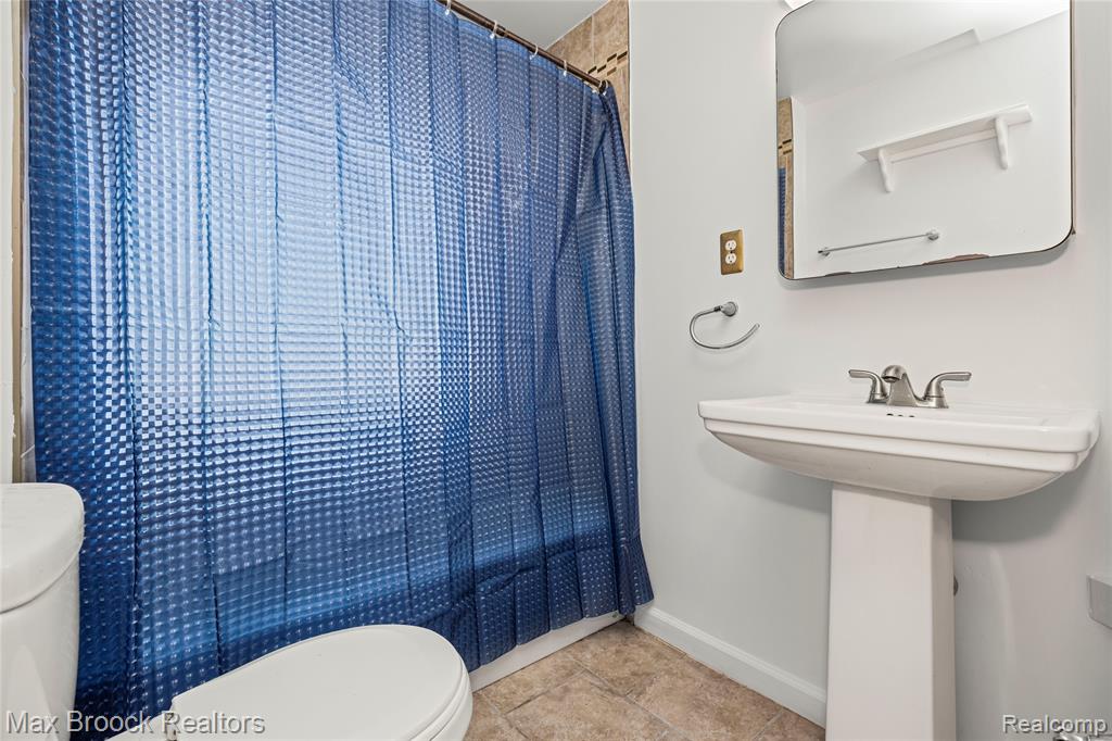 75 Hillsdale Road, Bloomfield Hills, MI 48302 — Photo 37