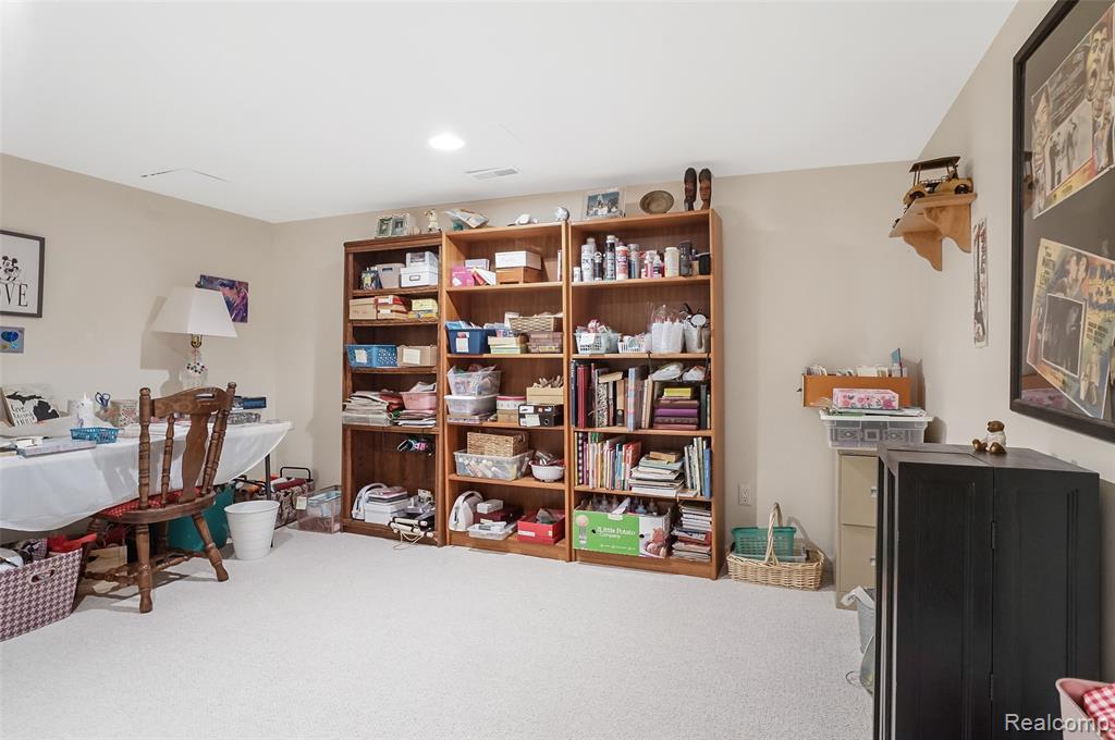 16822 Lochmoor Circle W, Northville, MI 48168 — Photo 36
