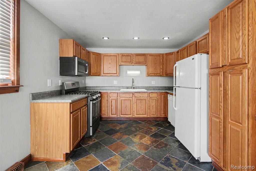 1611 Cass Lake RD Road, C, Keego Harbor, MI 48320 — Photo 6