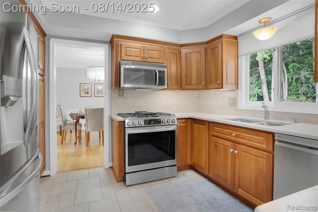399 Silvervale Drive, Rochester Hills, MI 48309 — Photo 10