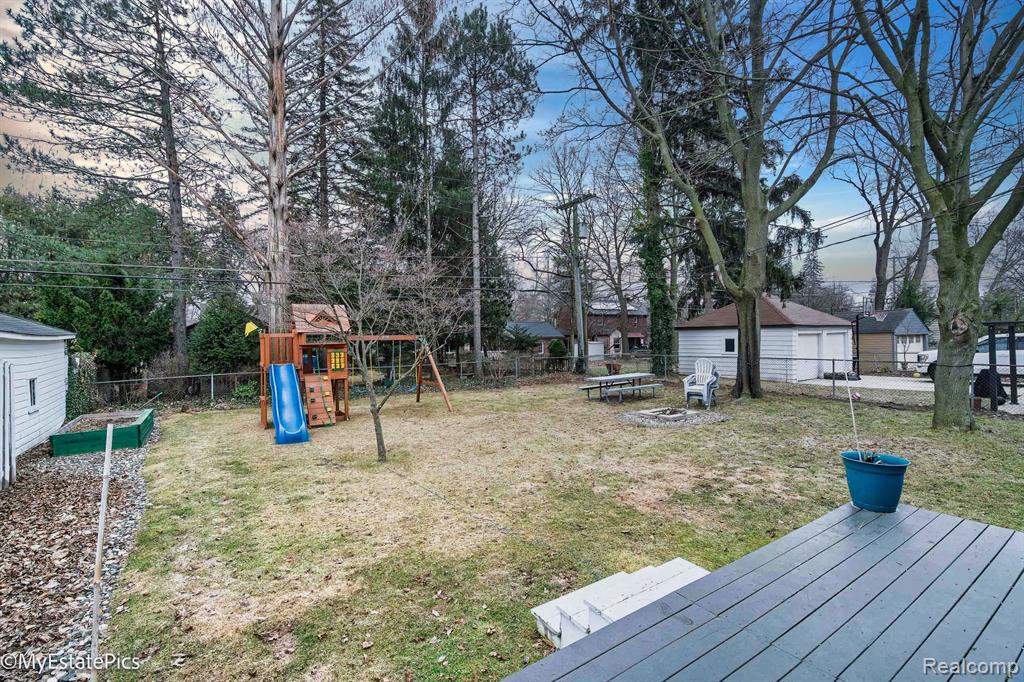 9912 AUBURNDALE Street, Livonia, MI 48150 — Photo 32