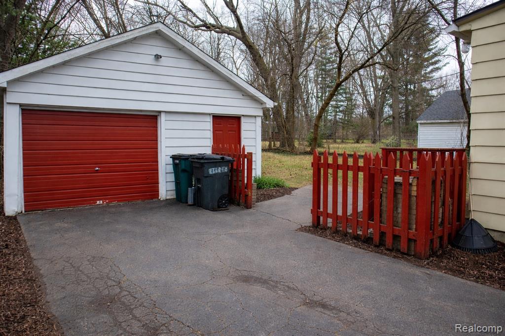 604 Trombley Drive, Troy, MI 48083 — Photo 18