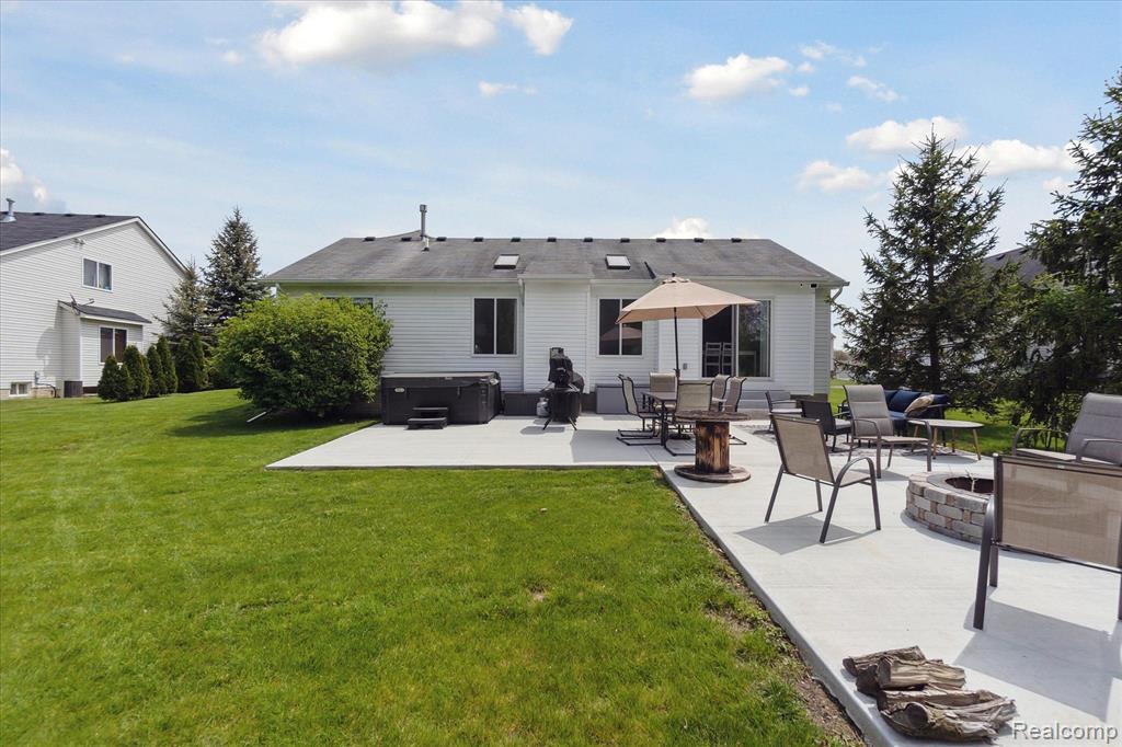8072 LARK Lane, Grand Blanc, MI 48439 — Photo 47