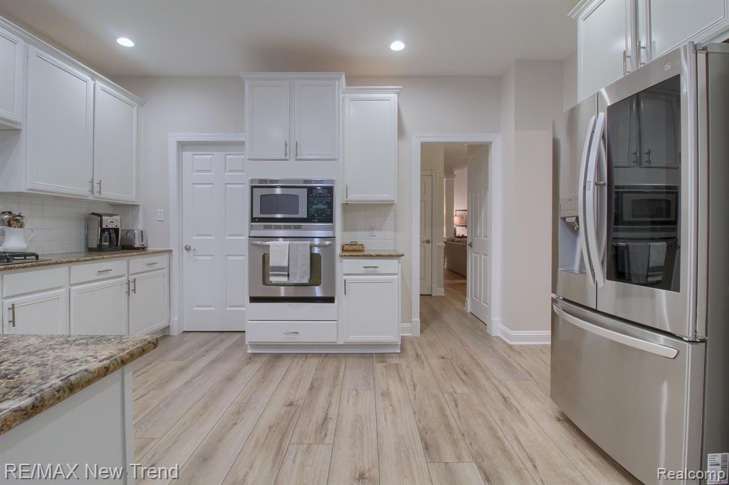 49698 Timber Trail, Novi, MI — Photo 16