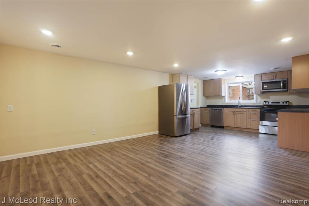 215 ARROWHEAD Drive, Prudenville, MI 48651 — Photo 11