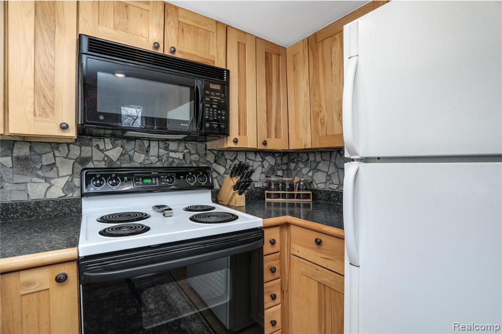 4985 MOHAWK Avenue, Clarkston, MI 48348 — Photo 21
