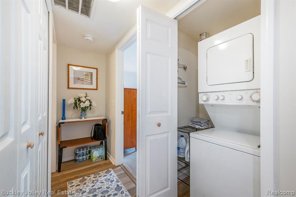 399 Spring Brooke Drive, Brighton, MI 48116 — Photo 9