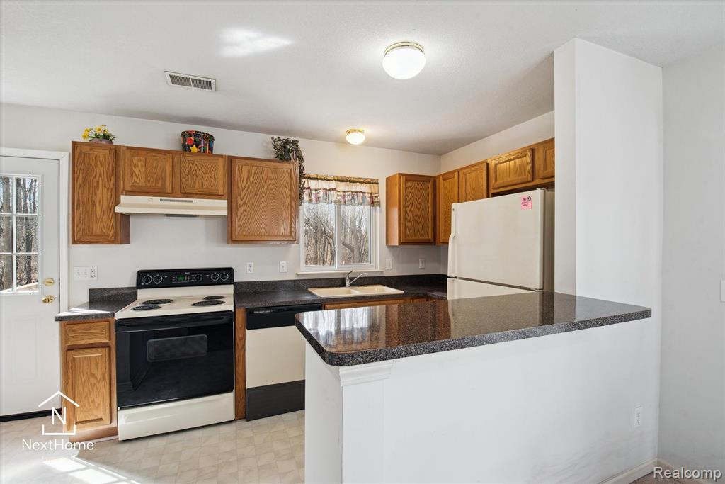 23490 READING, Trenton, MI 48183 — Photo 10
