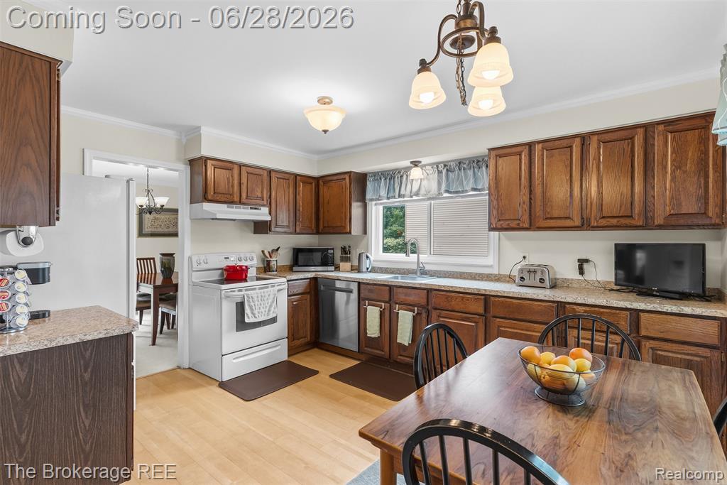 5539 Brompton Court, West Bloomfield, MI — Photo 16