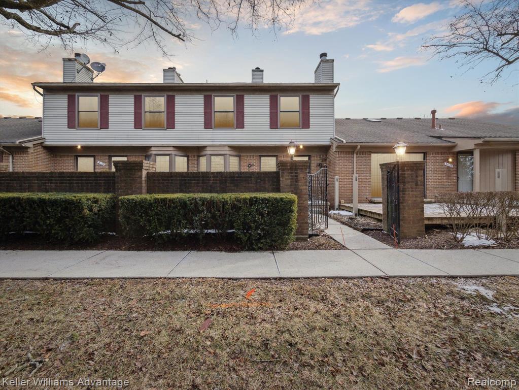 31131 COUNTRY, Farmington Hills, MI 48331 — front exterior