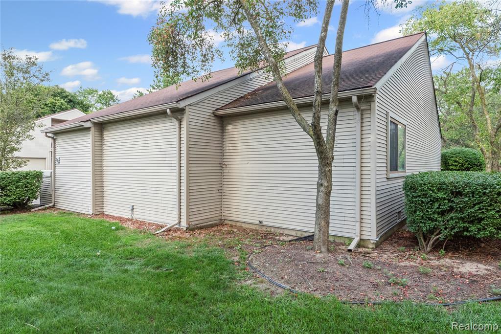 586 Ashley Circle, Rochester Hills, MI 48307 — Photo 27