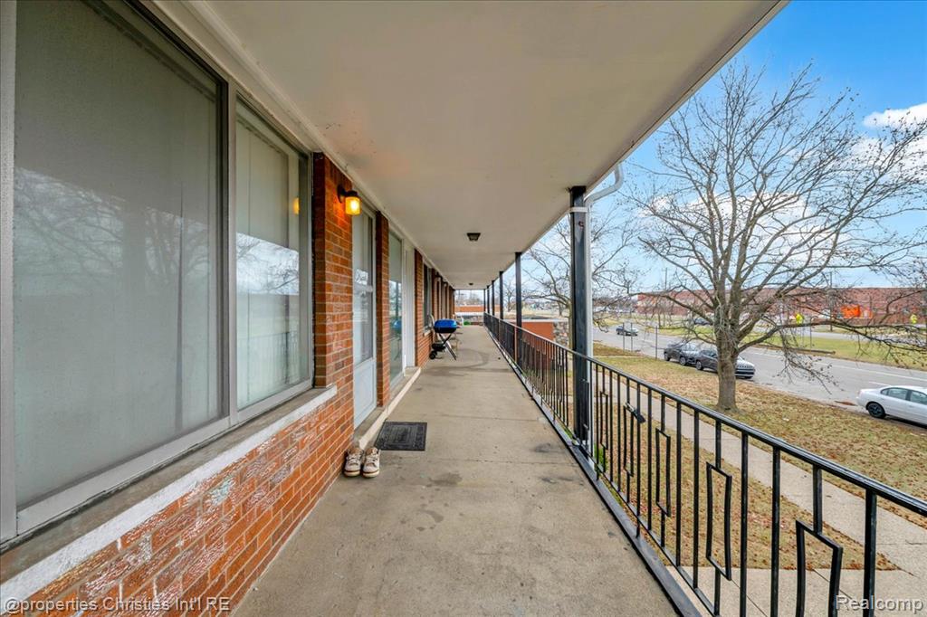 20231 Kelly Road, Harper Woods, MI 48225 — Photo 8