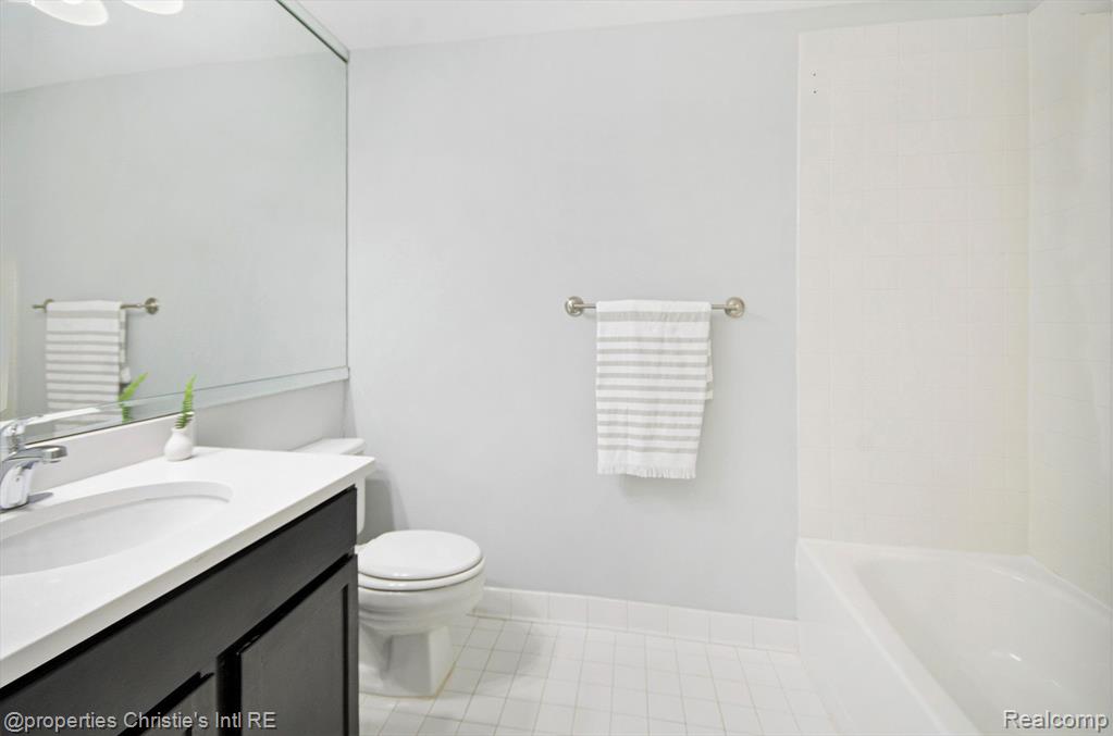 3320 Spinnaker Lane, 2E, Detroit, MI 48207 — Photo 13