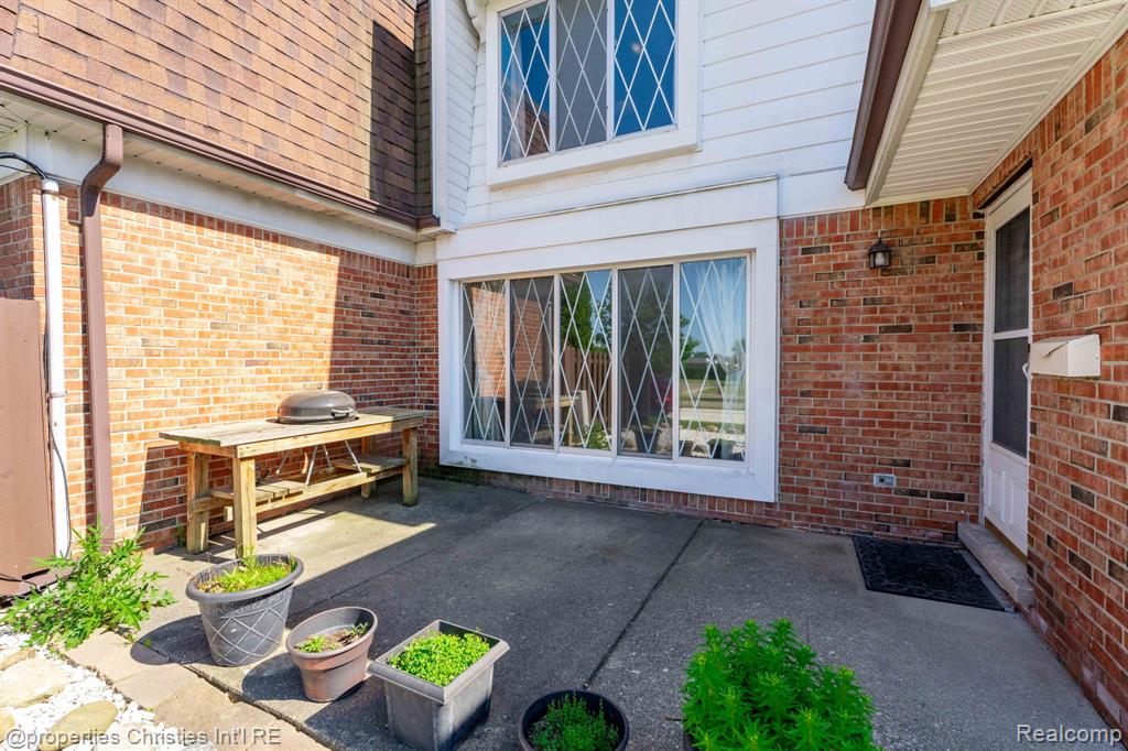 8700 Common Road, Warren, MI 48093 — Photo 37