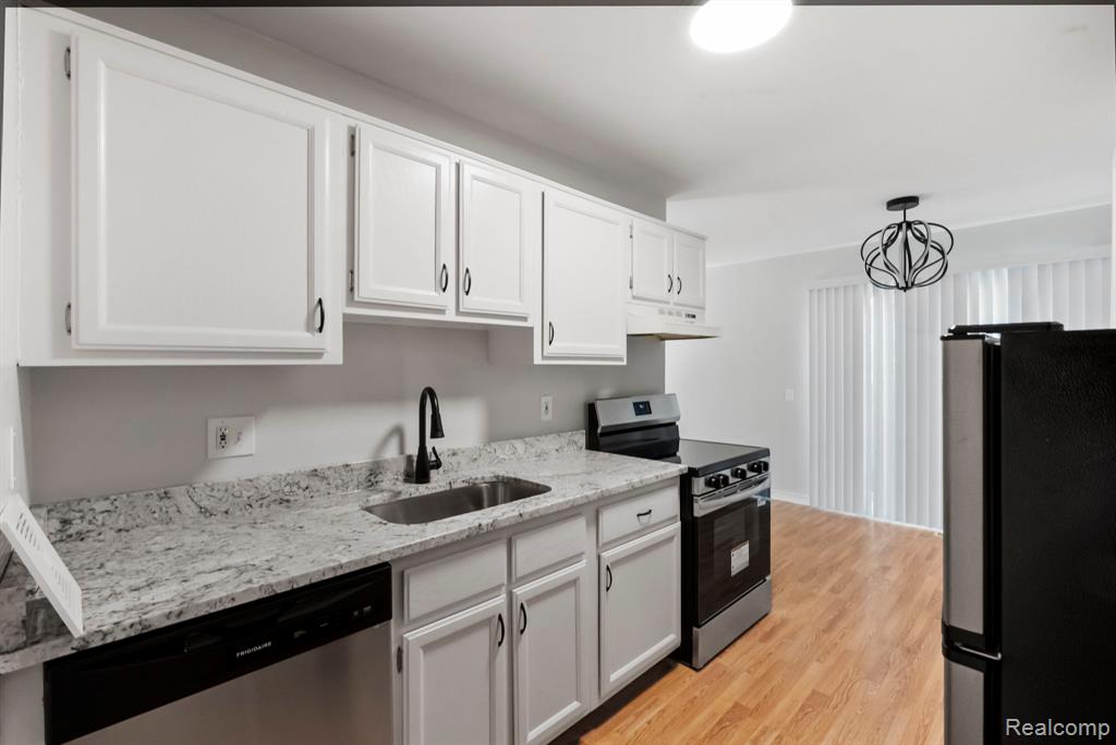 23507 N Rockledge, Novi, MI — Photo 5
