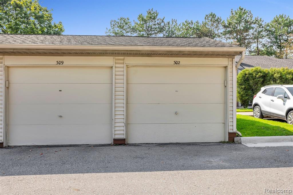 302 SPRING BROOKE Drive, Brighton, MI 48116 — Photo 19