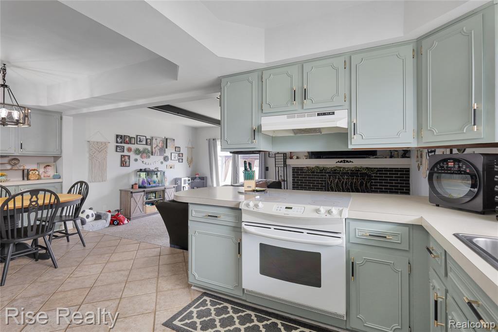 5407 Fairview Drive, Grand Blanc, MI 48439 — Photo 8