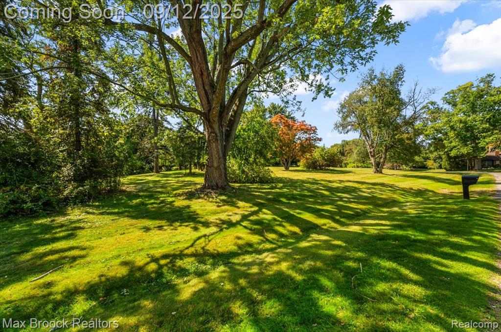 1027 Joanne Court, Bloomfield Hills, MI 48302 — Photo 35