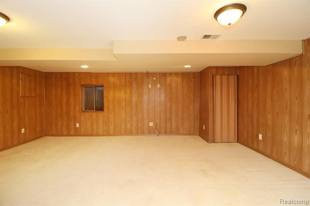 5302 ROYAL VALE Lane, Dearborn, MI 48126 — Photo 44