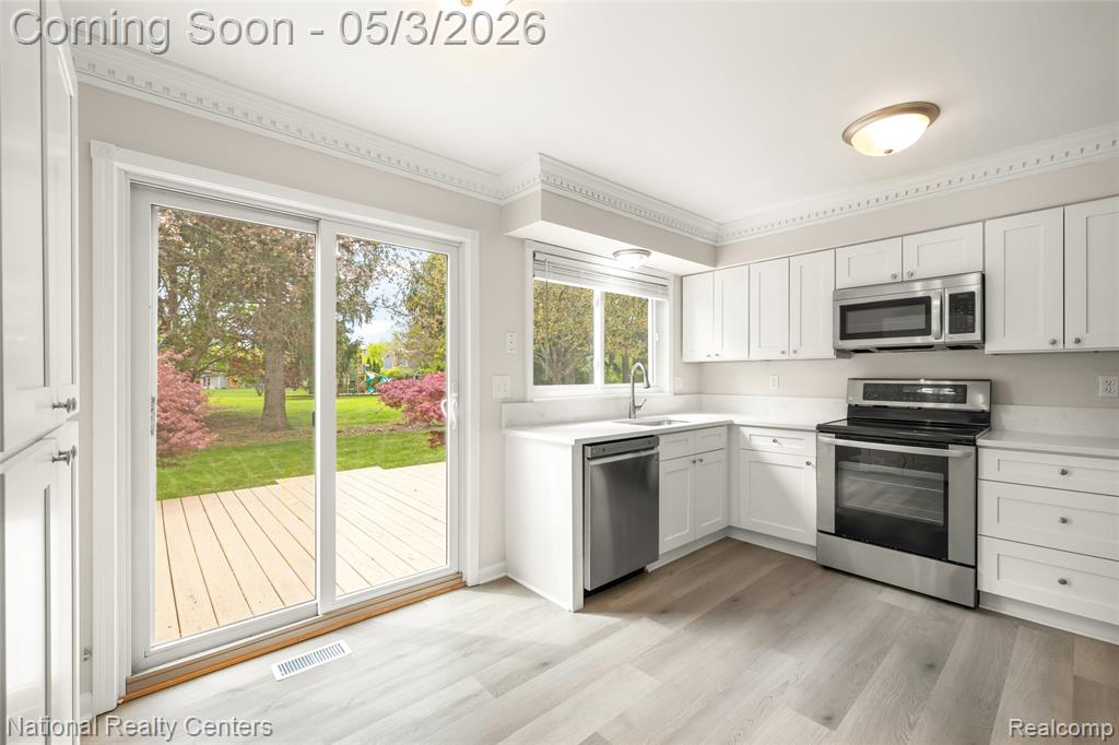 35963 Fair Oaks Court Court, Farmington, MI 48331 — Photo 13