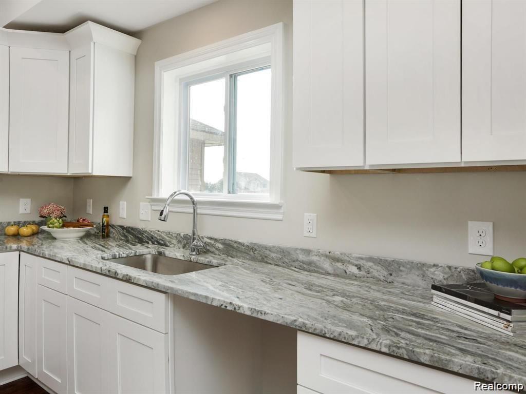 715 ORCHARD RIDGE Court, Ortonville, MI 48462 — Photo 16