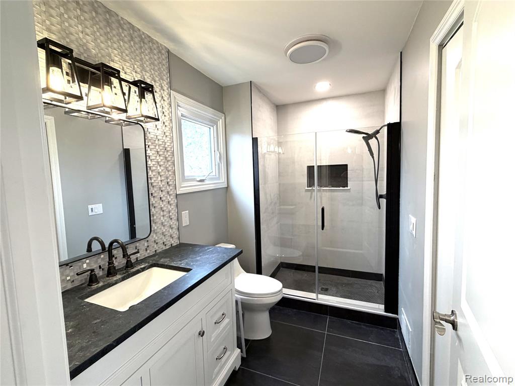 5525 Woodland Court, West Bloomfield, MI — Photo 42