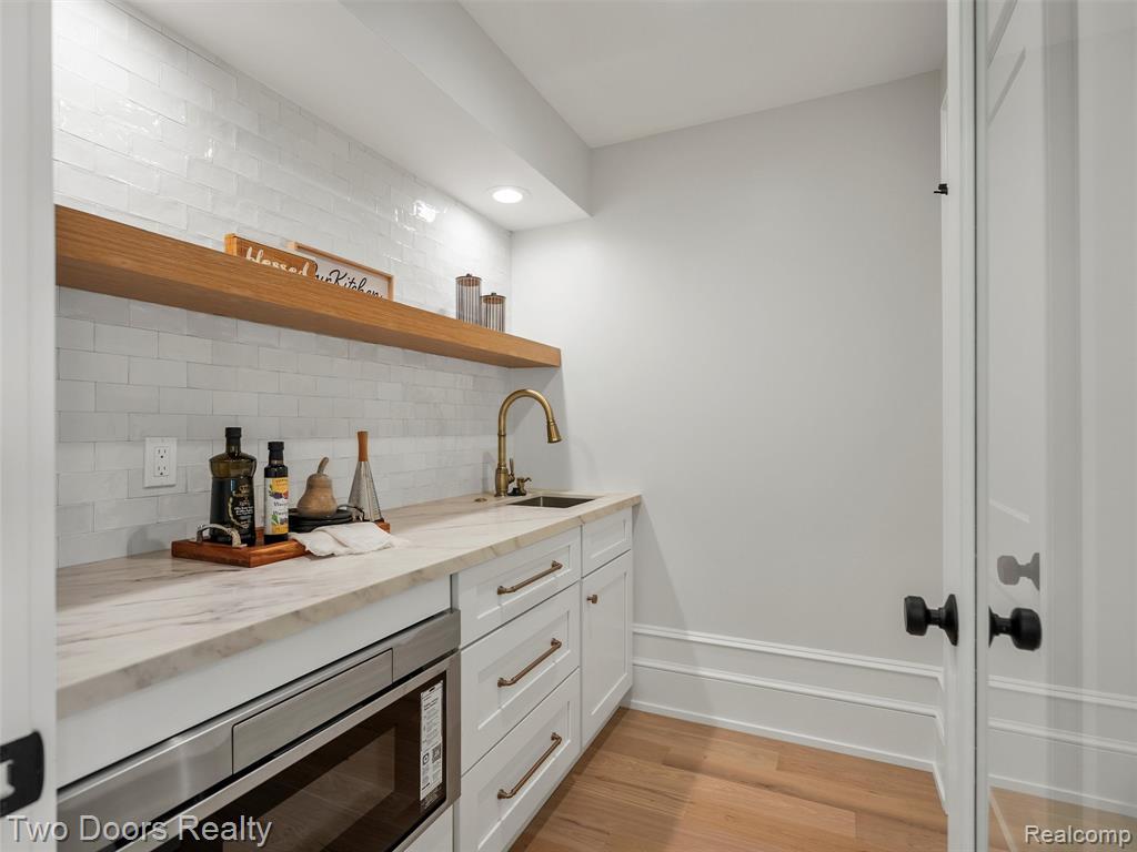 820 OAKRIDGE Avenue, Royal Oak, MI 48067 — Photo 23