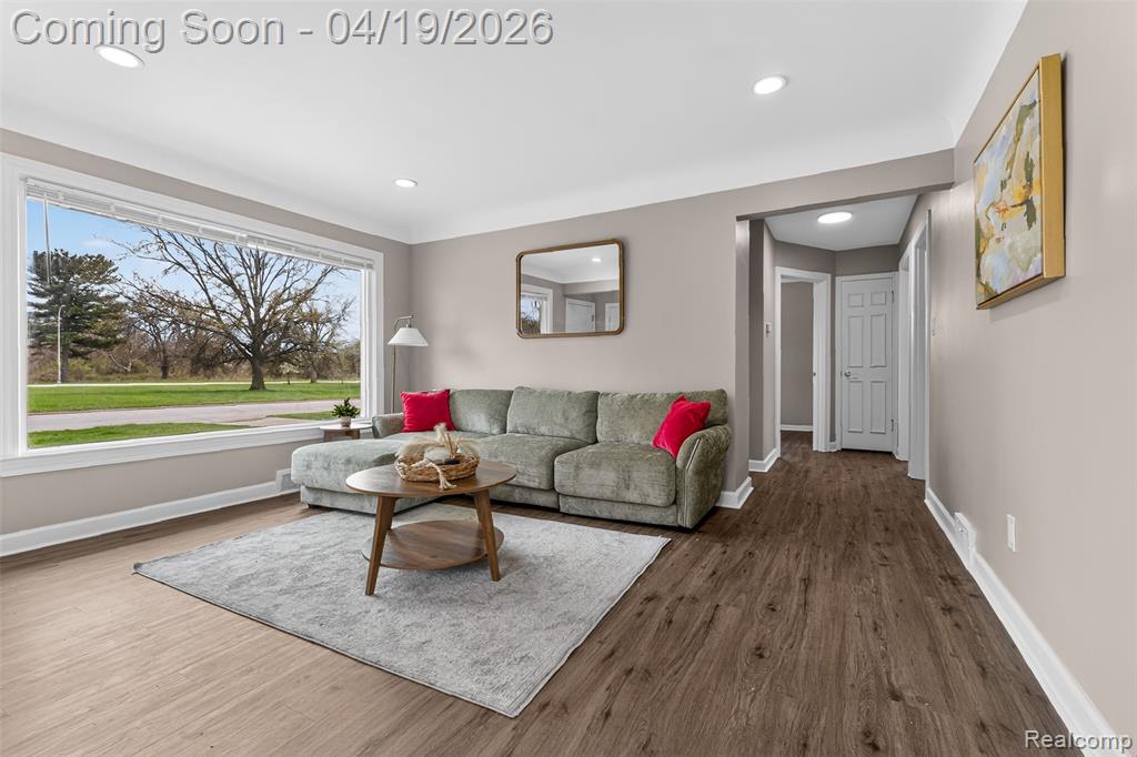 9075 W Parkway Street, Detroit, MI 48239 — Photo 11