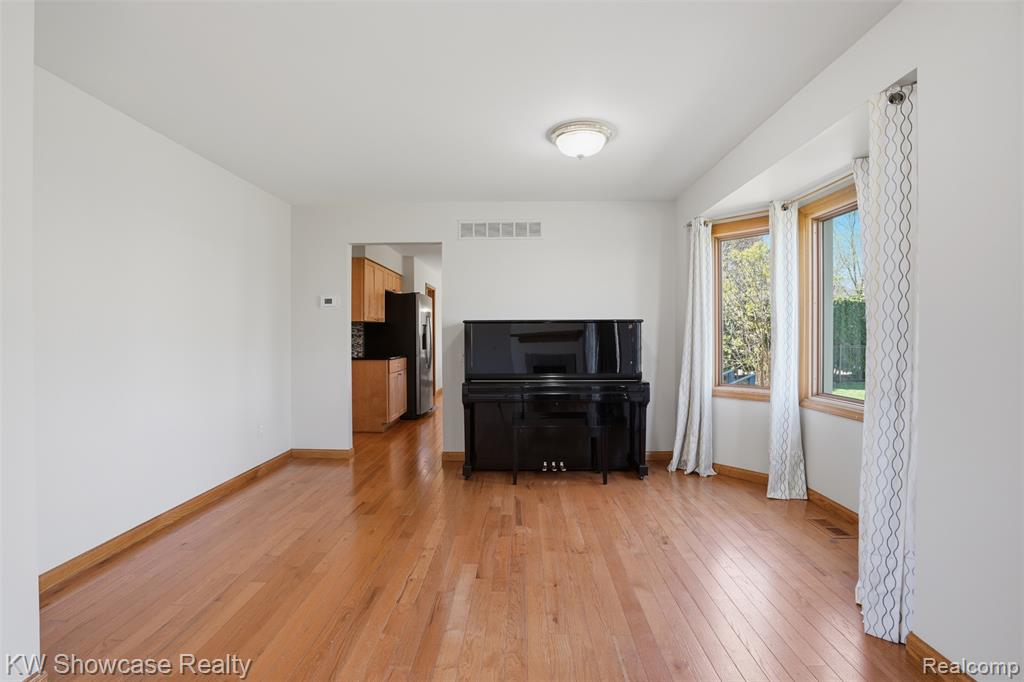 2015 Huntingdon Drive, Wixom, MI 48393 — Photo 8
